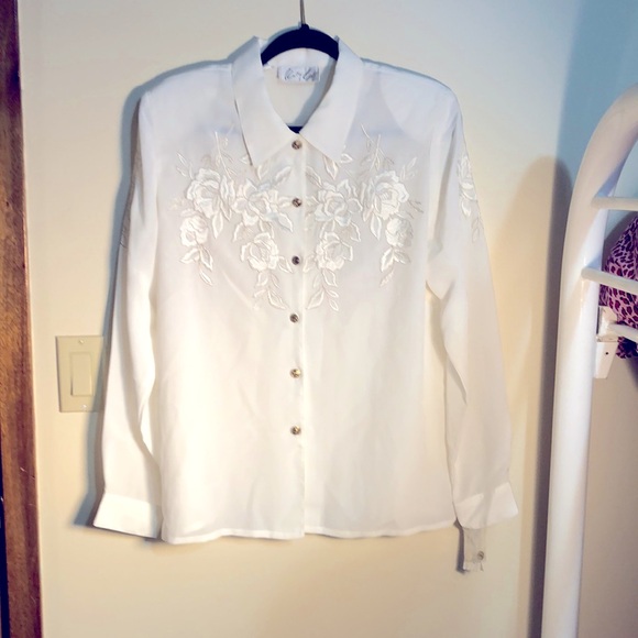 Kathy Che, nwt, Ivory blouse with gold trim size 12 - Picture 4 of 10